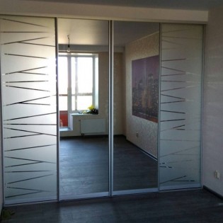 Двери-купе с зеркалами Серебро с пескоструйным рисунком